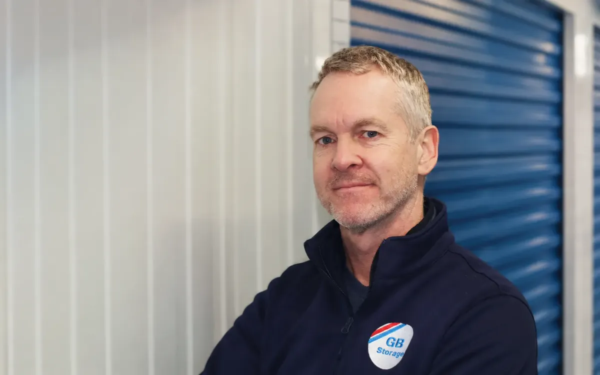 Karl Walker, Gründer von GB Storage, in seiner Anlage